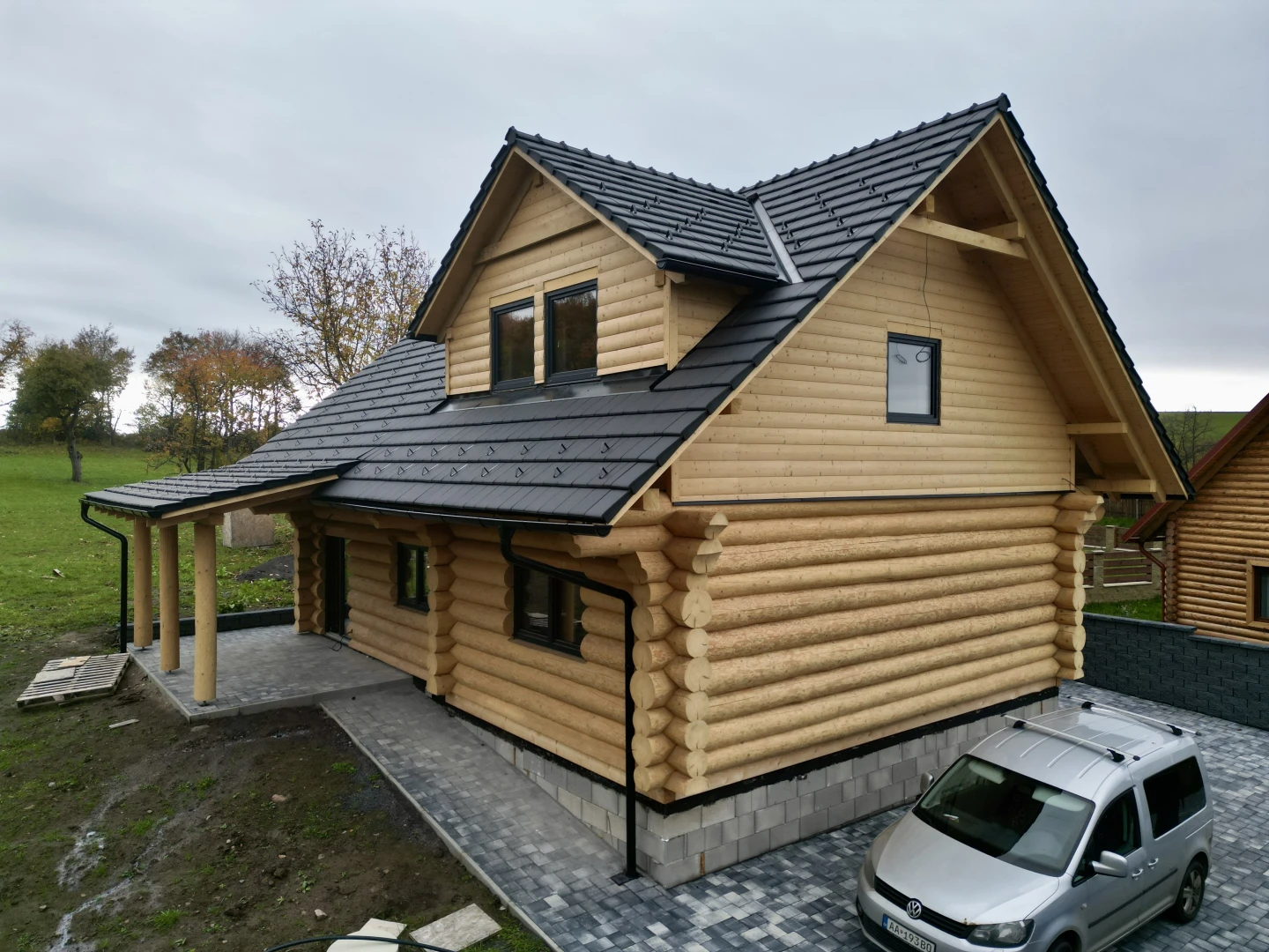 štít srubu