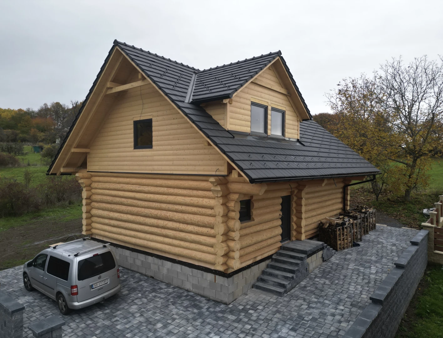 štít srubu