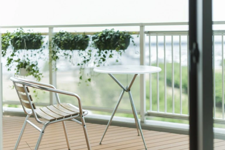 Přemýšlíte, jakou podlahu zvolit na balkon? Poradíme vám, jaké máte možnosti